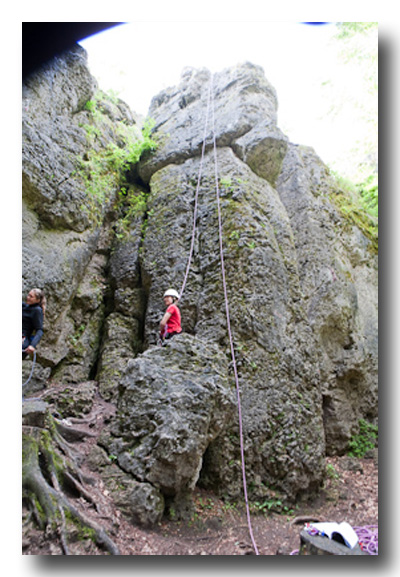 Rübezahl (mit Seil) und Frau Holle
